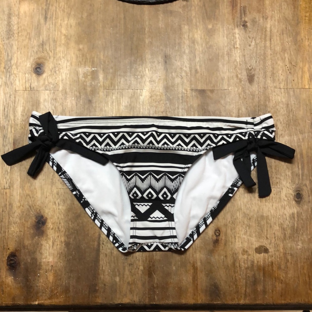 Gianni Bini Bikini Bottom  EUC  Size Small